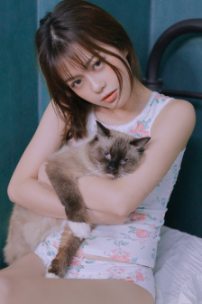 一个吃我乳房一个吃我B